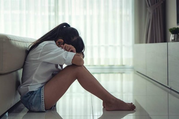 申宝配资 闪电心灵愈站丨孩子抑郁, 还能坚持上学吗? 心理专家教你判断是否休学的三个指标