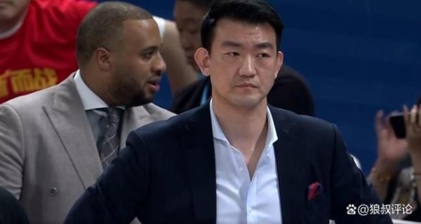 盈策略 胡金秋篮下争抢位置倒地剧烈呕吐 引发外界热议